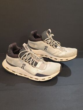 On Running CloudNova 2 Women's Running Shoes - Light Gray/Black Size 7